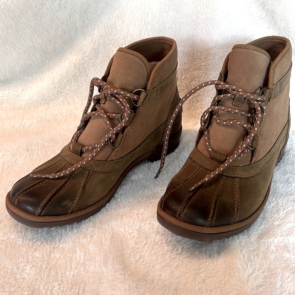 Ugg boots - Size 9 - Brand New